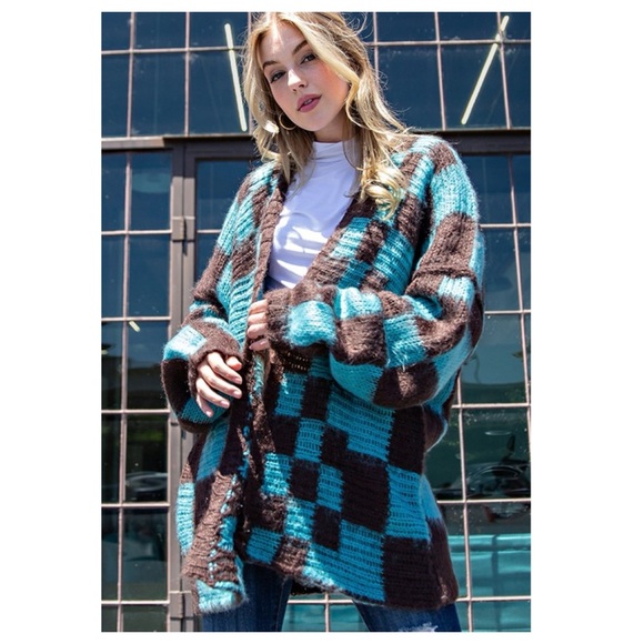 $15 CLEARANCE 30 1 LEFT ⬇️Chunky checkered Sweater Cardigan - Picture 2 of 5